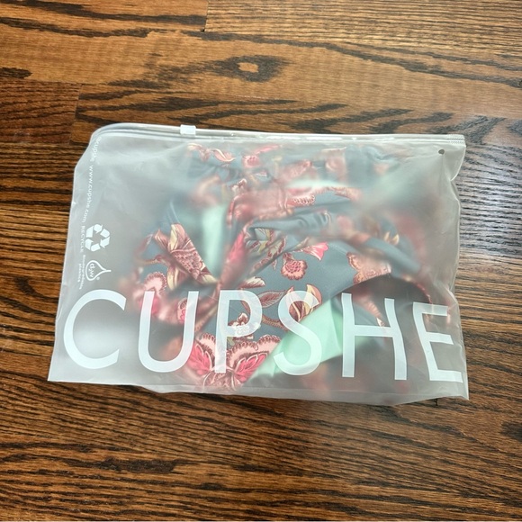 👙 Cupshe Grey Swimsuit - Picture 4 of 7